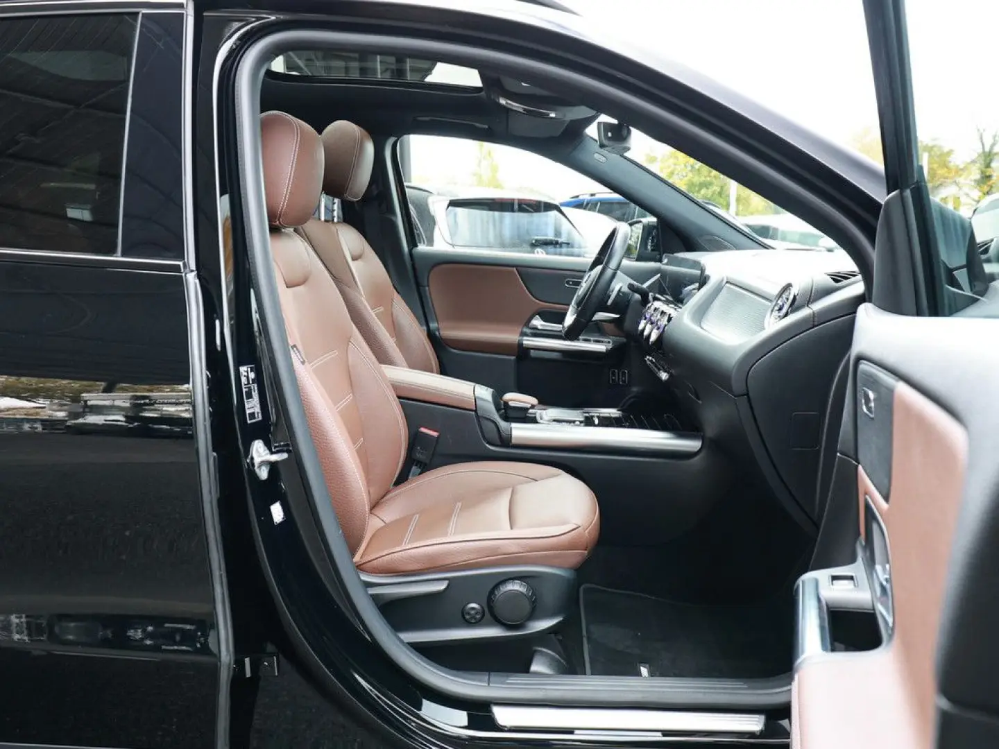 GLA 250 e AMG Sport AHK Distr. LED Pano HUD Navi