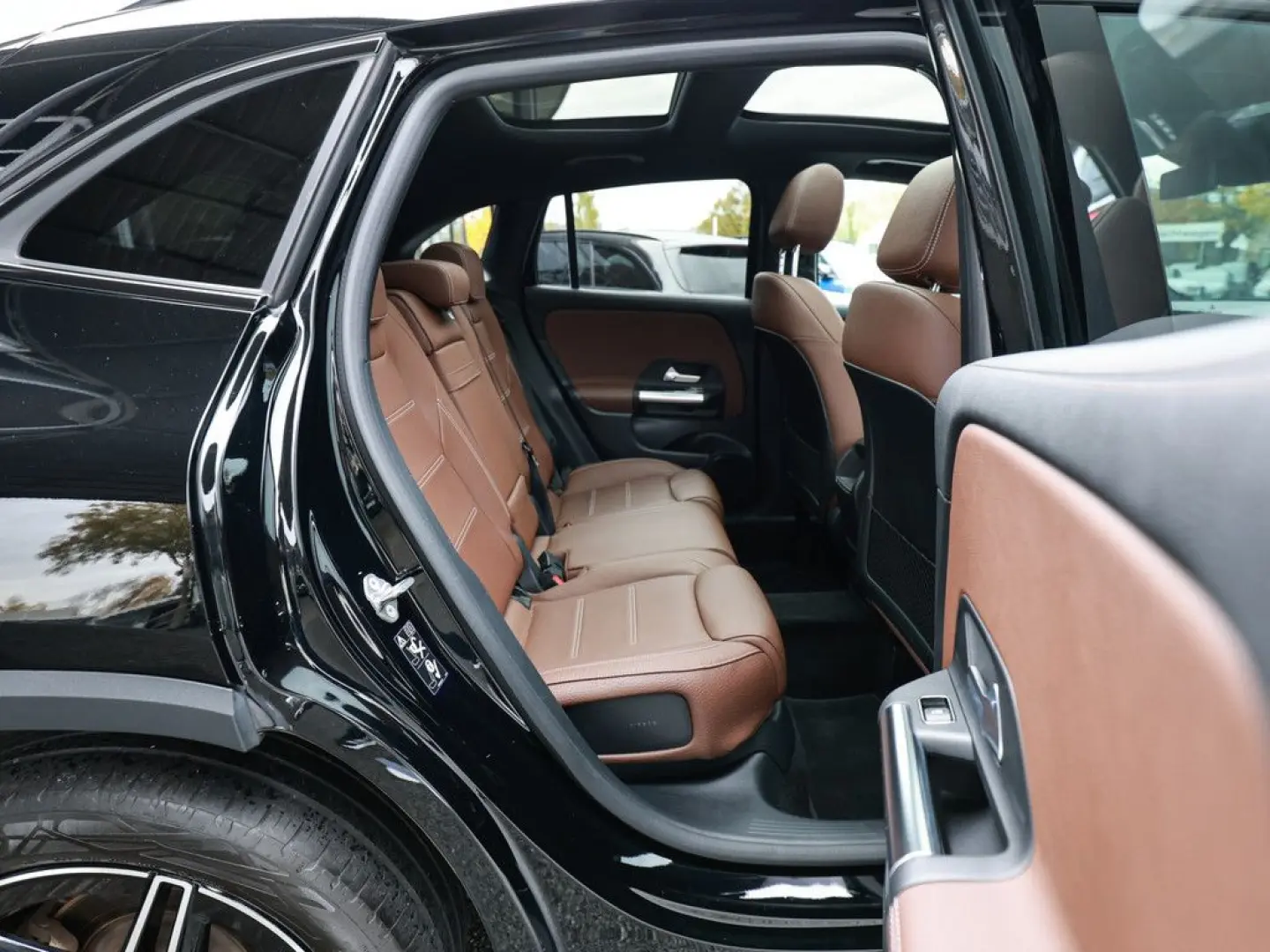 GLA 250 e AMG Sport AHK Distr. LED Pano HUD Navi