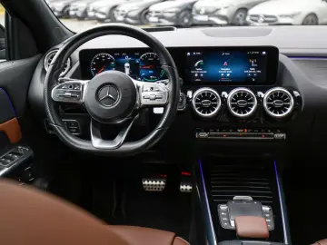 GLA 250 e AMG Sport AHK Distr. LED Pano HUD Navi