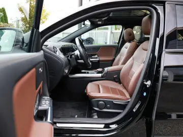 GLA 250 e AMG Sport AHK Distr. LED Pano HUD Navi