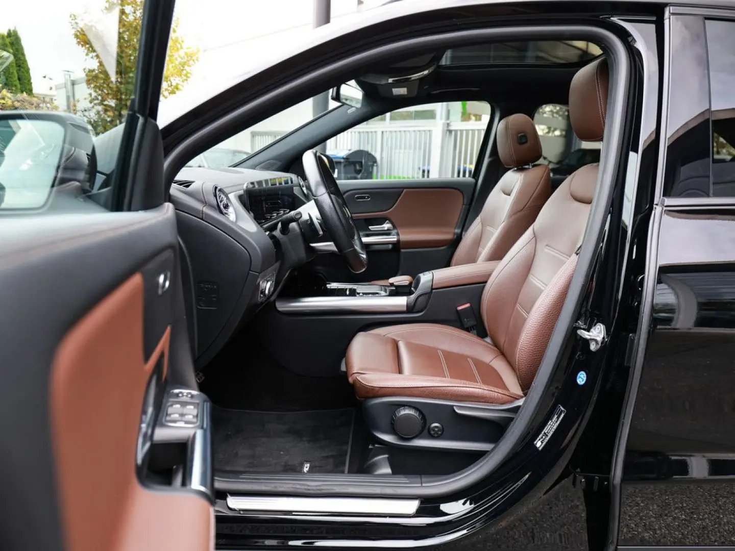 GLA 250 e AMG Sport AHK Distr. LED Pano HUD Navi