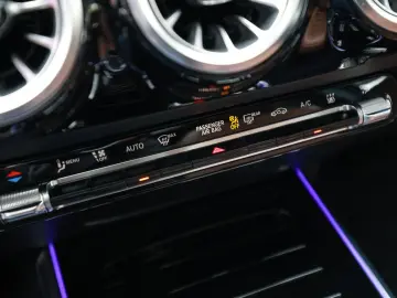 GLA 250 e AMG Sport AHK Distr. LED Pano HUD Navi