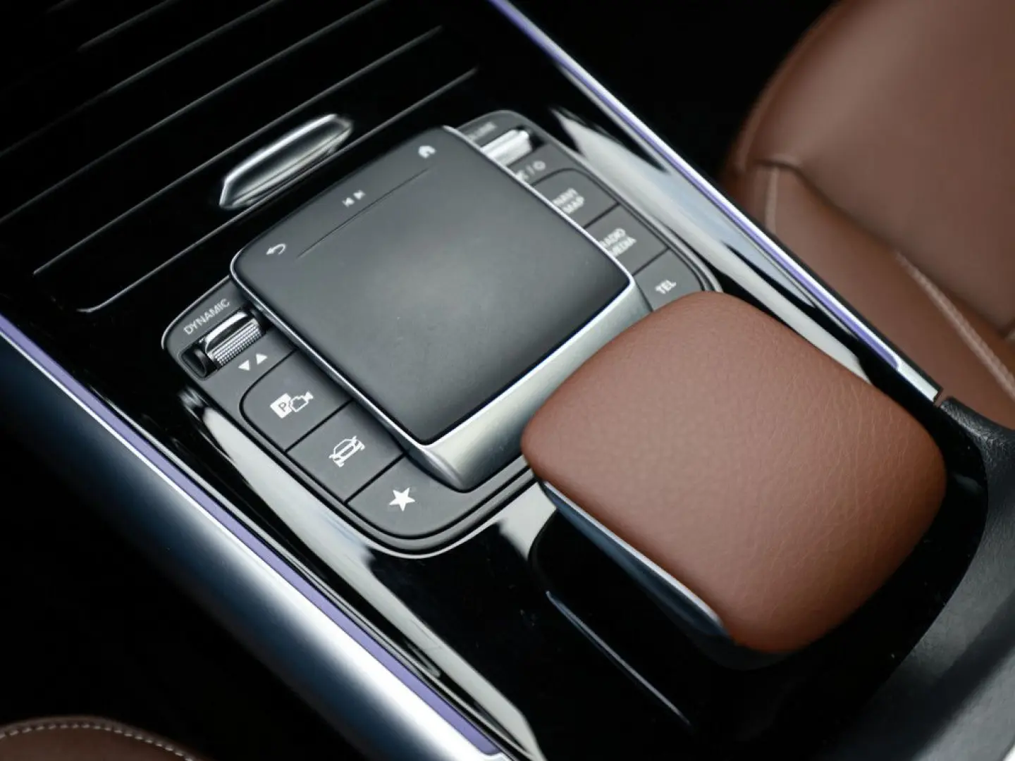 GLA 250 e AMG Sport AHK Distr. LED Pano HUD Navi