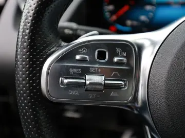 GLA 250 e AMG Sport AHK Distr. LED Pano HUD Navi