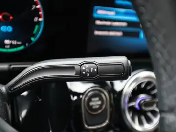 GLA 250 e AMG Sport AHK Distr. LED Pano HUD Navi