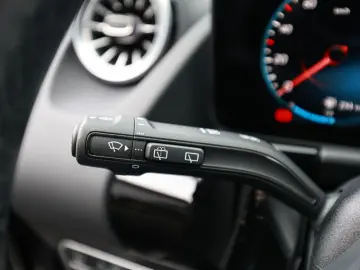 GLA 250 e AMG Sport AHK Distr. LED Pano HUD Navi
