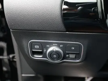 GLA 250 e AMG Sport AHK Distr. LED Pano HUD Navi