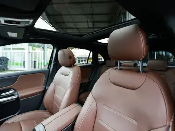 GLA 250 e AMG Sport AHK Distr. LED Pano HUD Navi