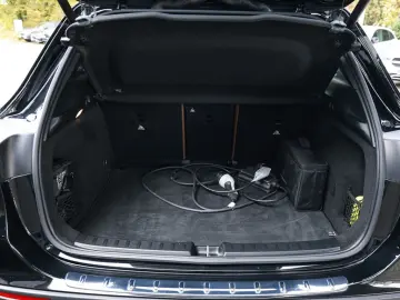 GLA 250 e AMG Sport AHK Distr. LED Pano HUD Navi