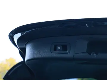 GLA 250 e AMG Sport AHK Distr. LED Pano HUD Navi