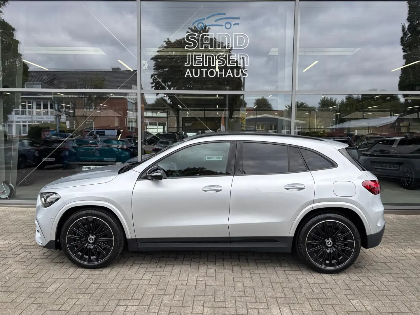 GLA 250 4M AMG Line Premium Night AHK Fahrerass