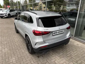 GLA 250 4M AMG Line Premium Night AHK Fahrerass