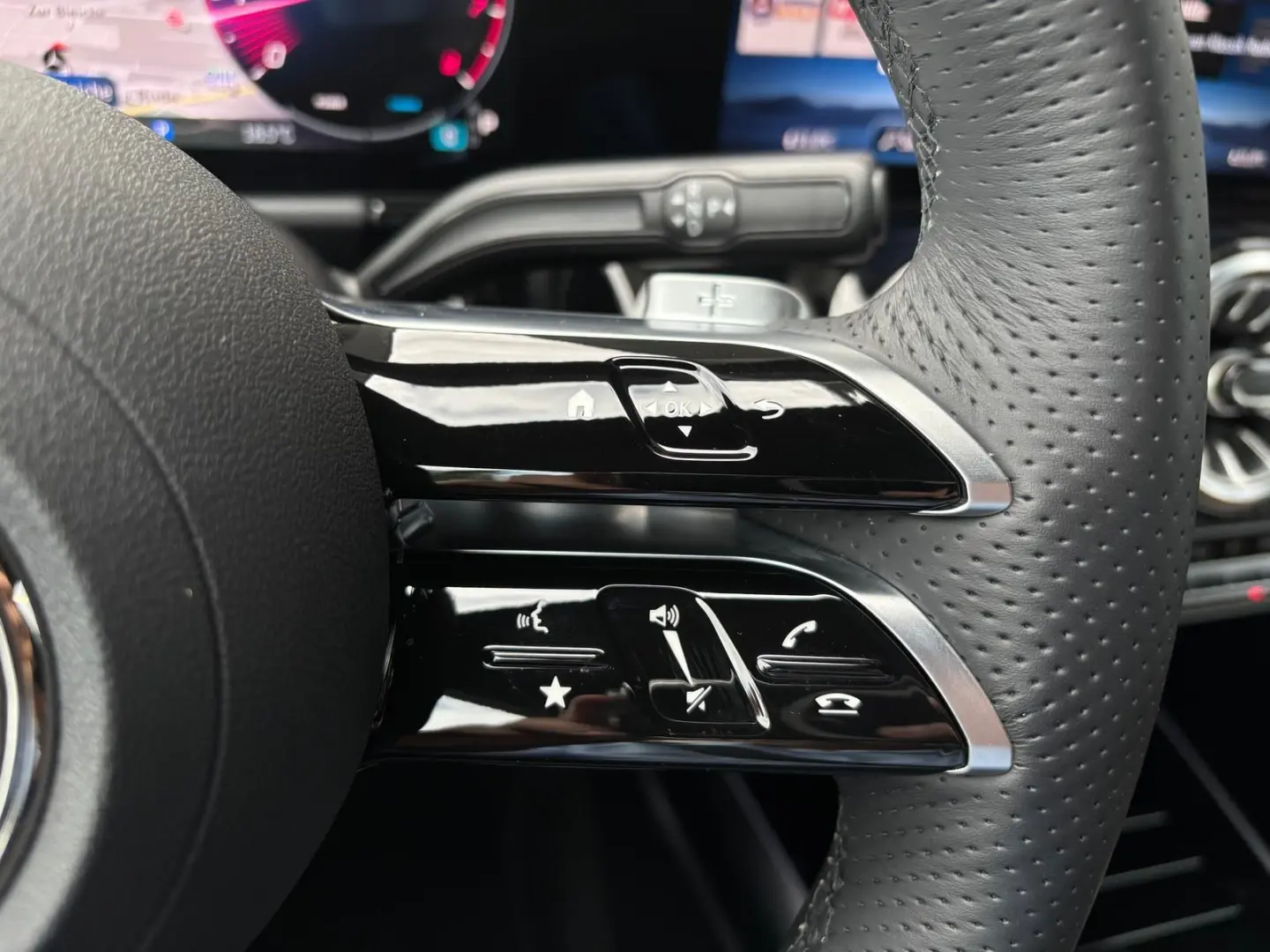 GLA 250 4M AMG Line Premium Night AHK Fahrerass