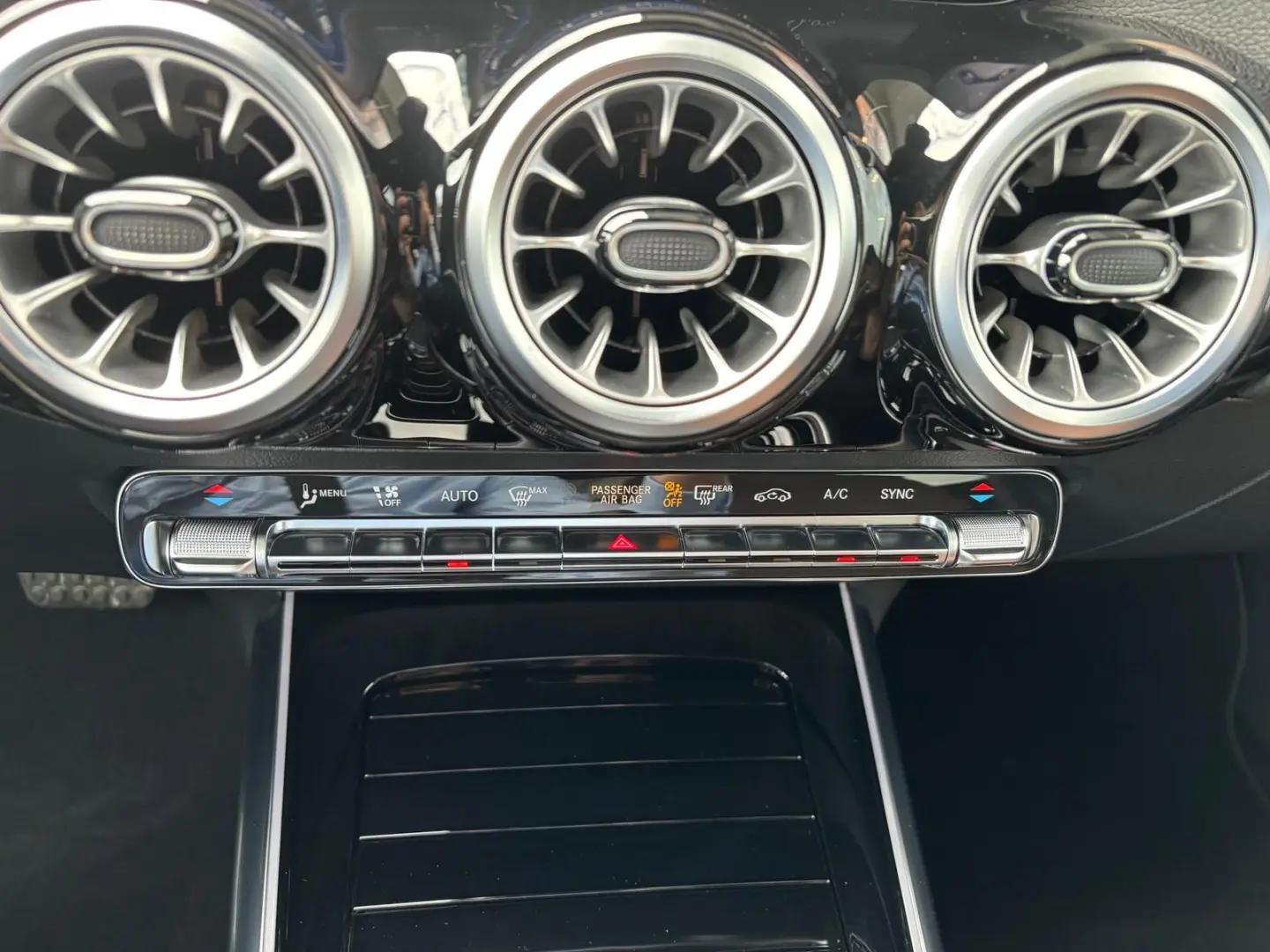 GLA 250 4M AMG Line Premium Night AHK Fahrerass