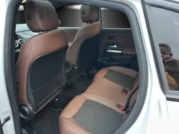 GLA250e Night DISTR Pano AHK KeyGo LED 22kw Hifi