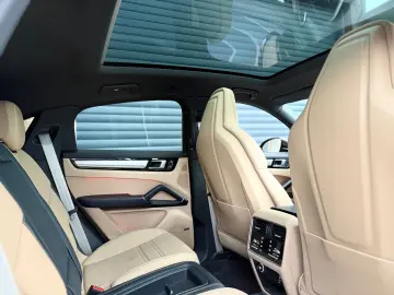 Porsche Cayenne Hybrid Platinum Edition