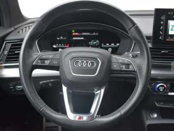 AUDI Q5 40 TDI quattro S line