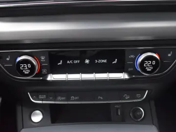 AUDI Q5 40 TDI quattro S line