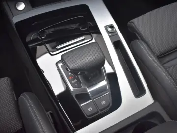 AUDI Q5 40 TDI quattro S line