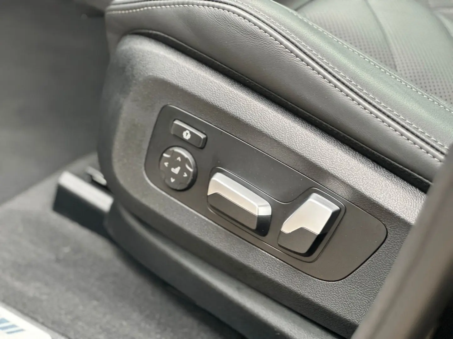 X6 30 d xDrive M Sport HK Pano HuD 22  Softclose