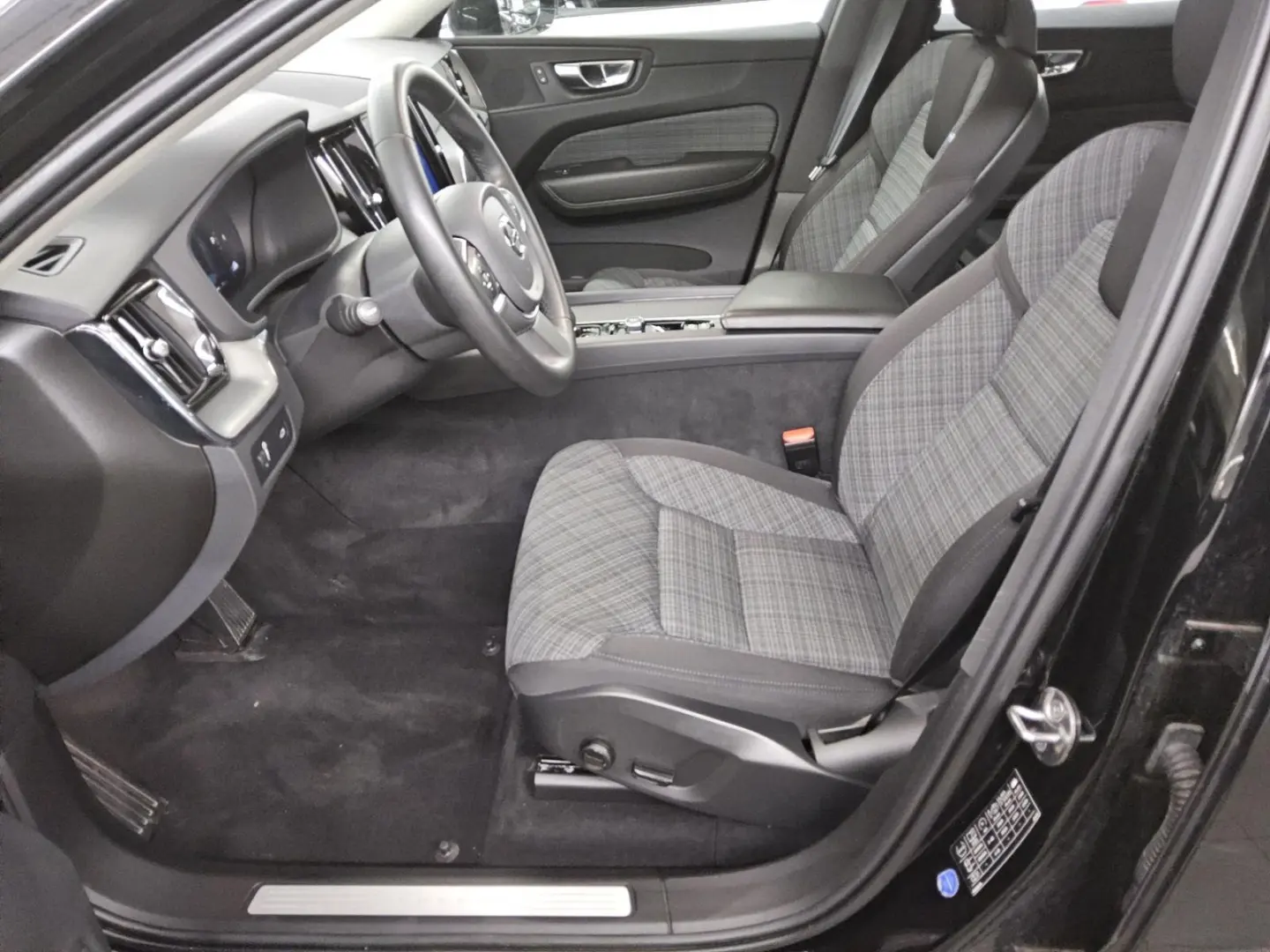 XC60 B4 Momentum Pro Navi LED PDC AHK