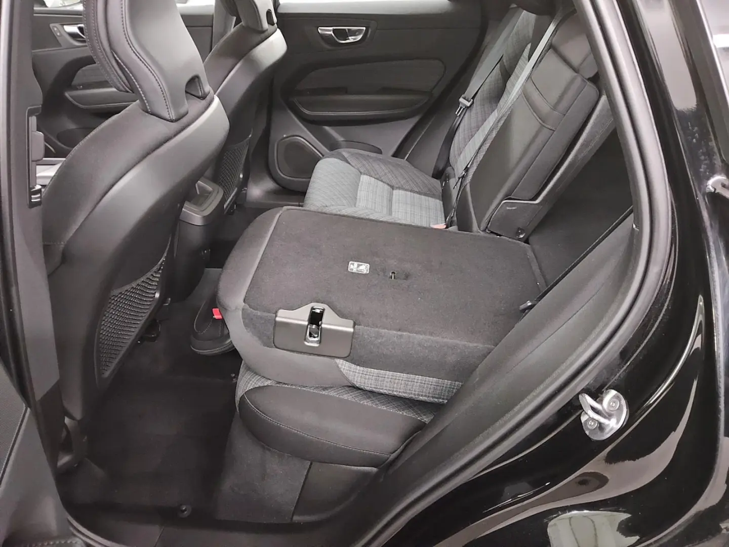 XC60 B4 Momentum Pro Navi LED PDC AHK