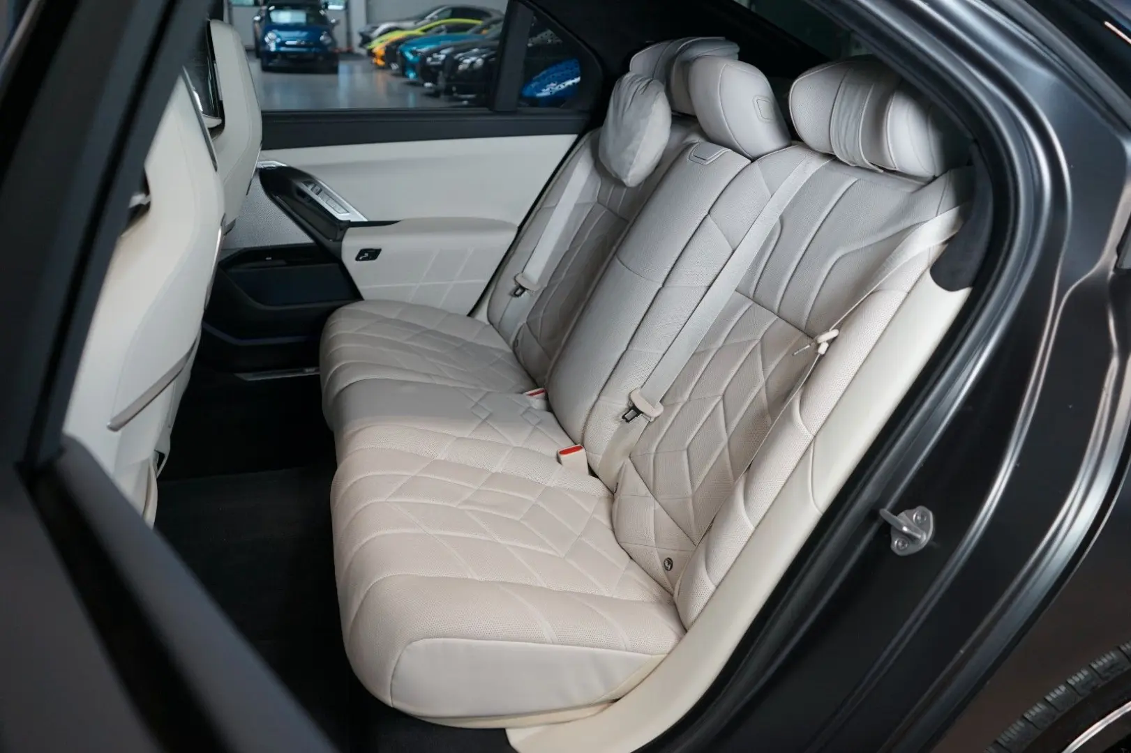 740dxDRIVE B&W INDIVIDUAL