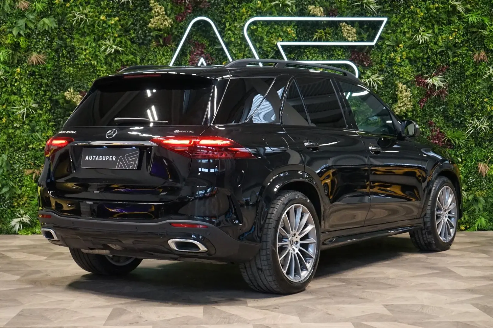 GLE 450d 4M PANO TOW 360 HUD 79.669€ NETTO