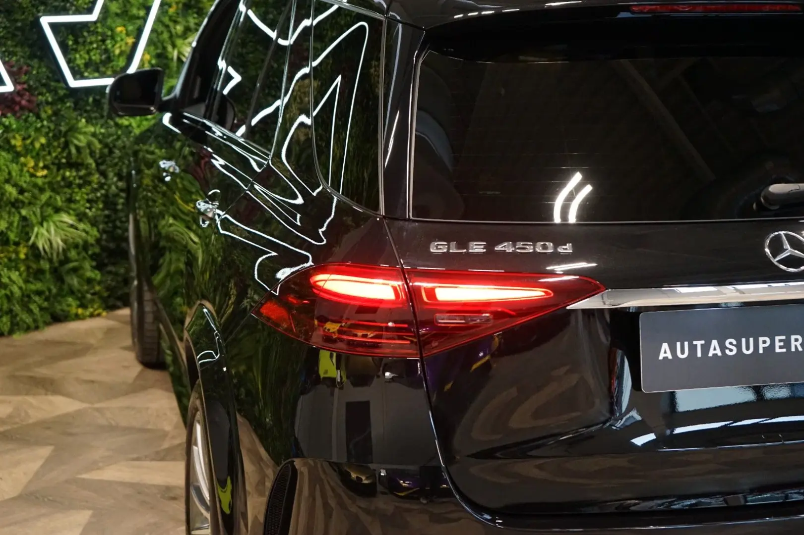 GLE 450d 4M PANO TOW 360 HUD 79.669€ NETTO