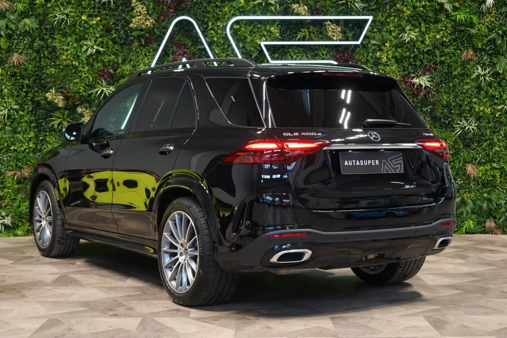 GLE 450d 4M PANO TOW 360 HUD 79.669€ NETTO