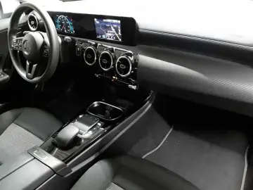 CLA 220 d 8G- BusiP LED MBUX SHZ NAVI