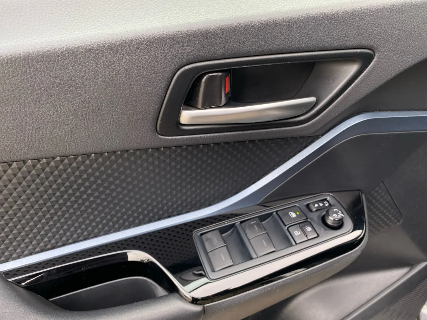 C-HR 1.8 Hybrid Team D  LED ACC Kamera Navi SHZ