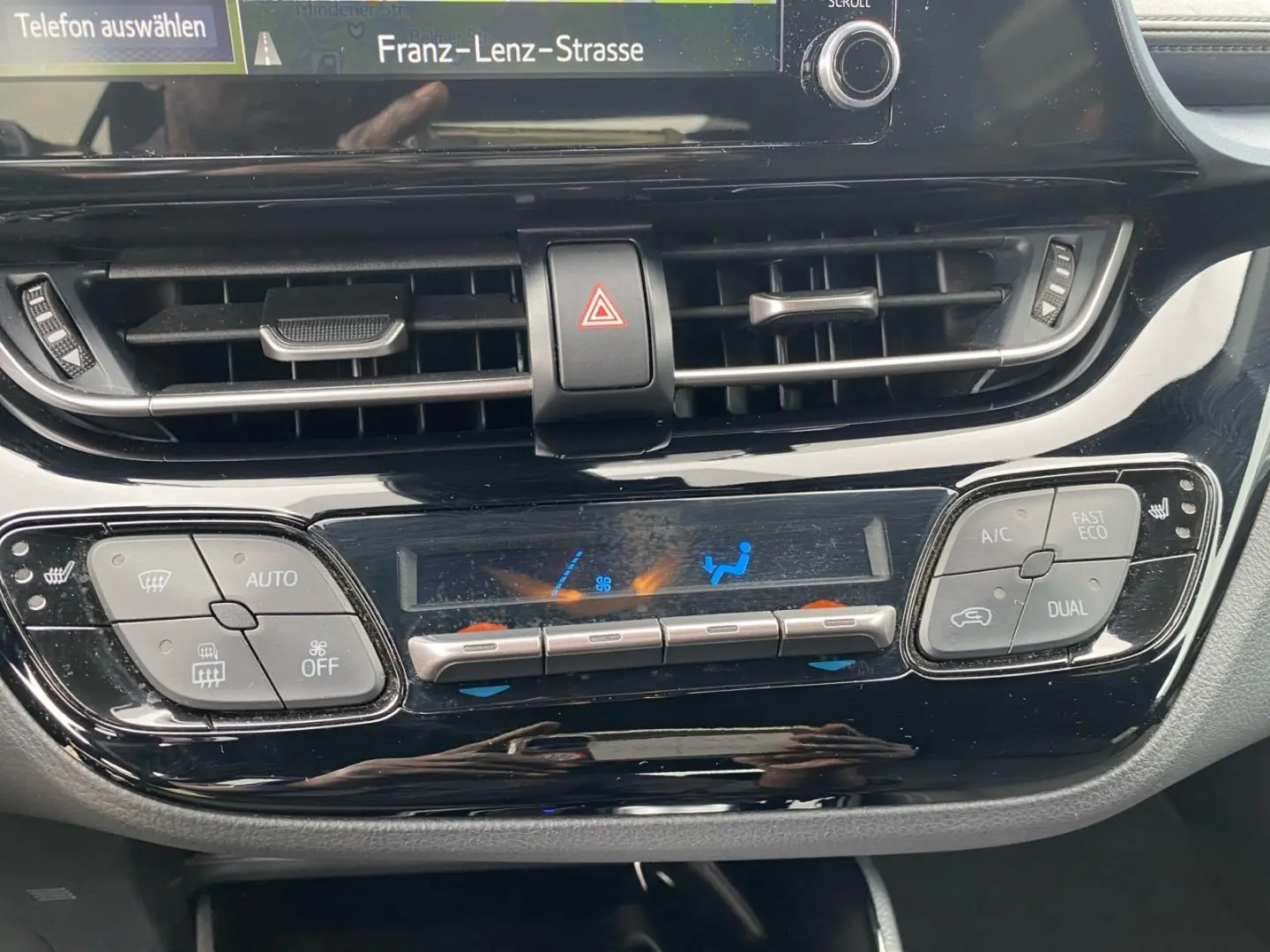 C-HR 1.8 Hybrid Team D  LED ACC Kamera Navi SHZ