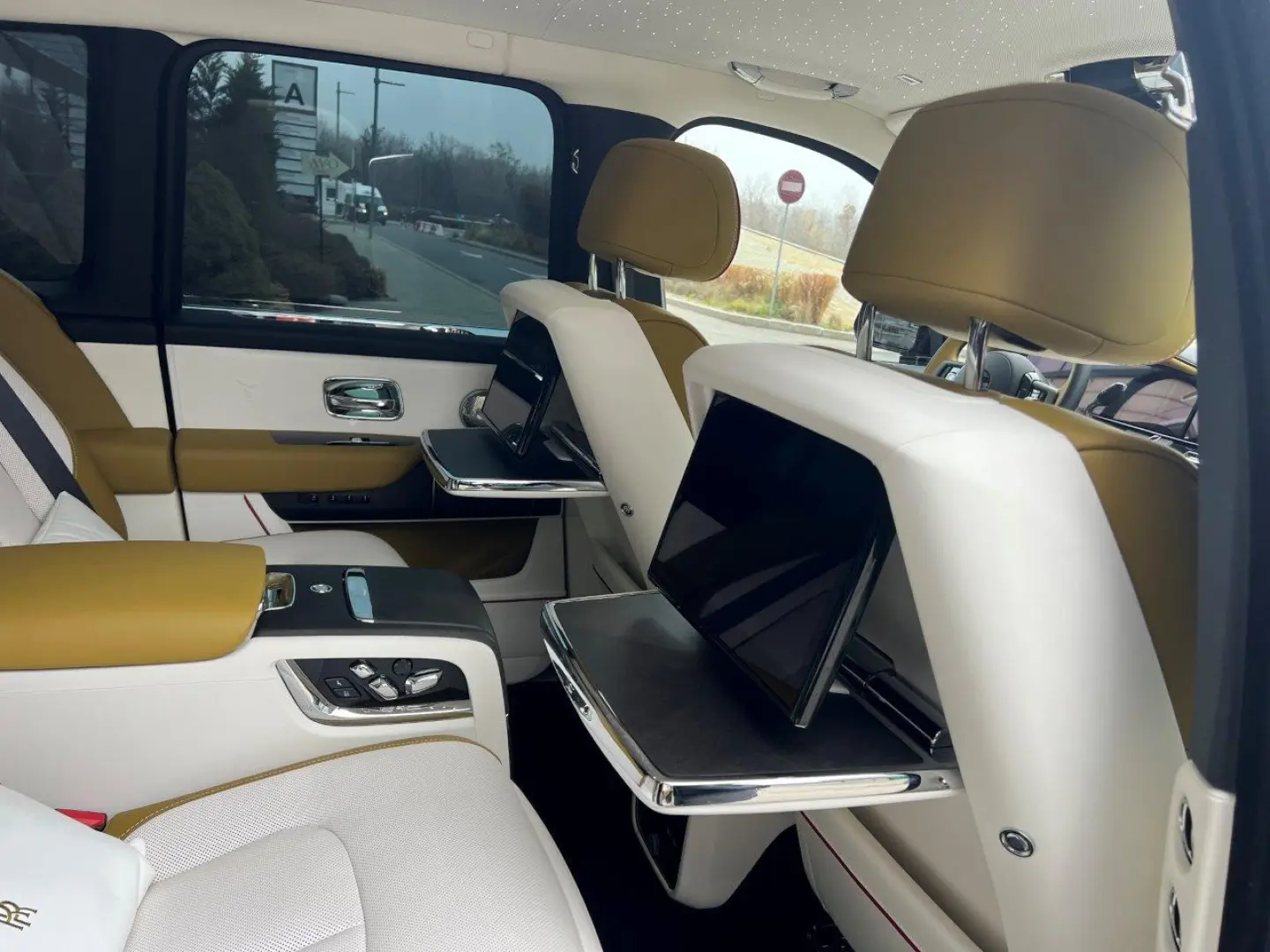 ROLLS-ROYCE CULLINAN SERIES II STARLIGHT