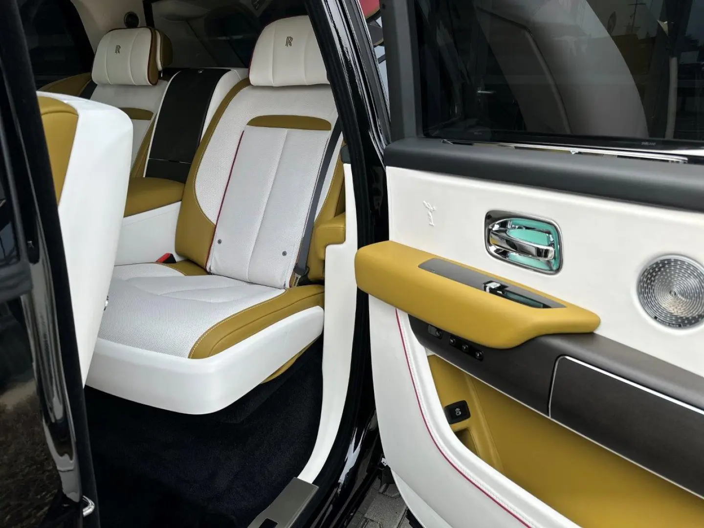 ROLLS-ROYCE CULLINAN SERIES II STARLIGHT