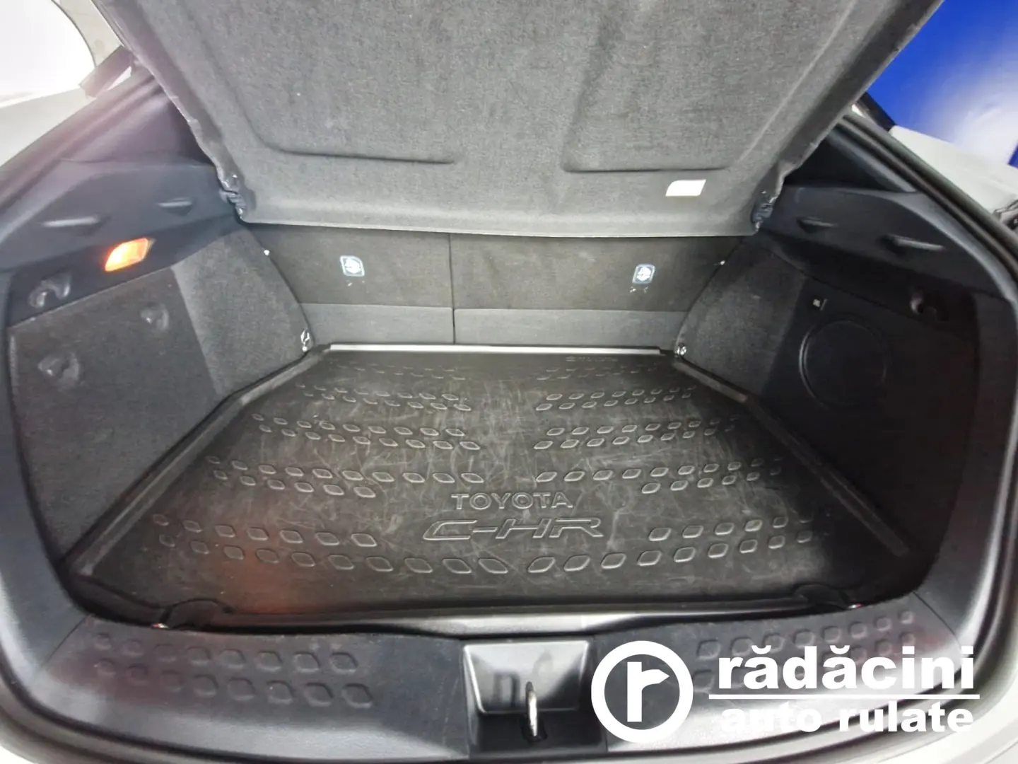 TOYOTA C-HR 2.0i HIBRID BI-TONE 152 CP