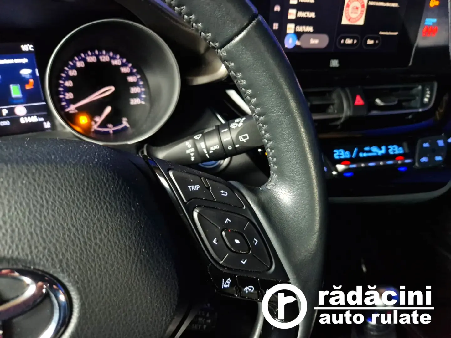 TOYOTA C-HR 2.0i HIBRID BI-TONE 152 CP