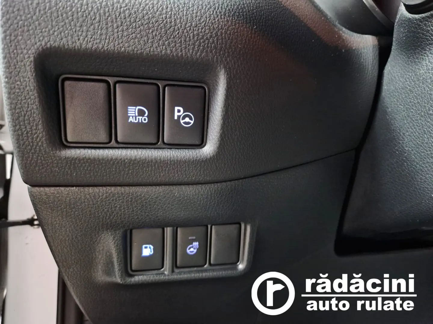 TOYOTA C-HR 2.0i HIBRID BI-TONE 152 CP