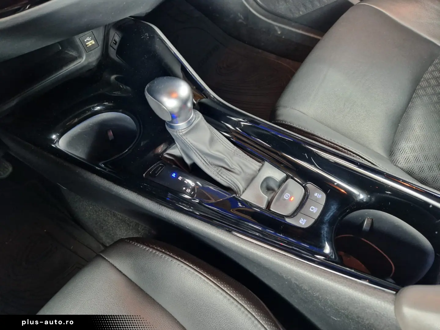 TOYOTA C-HR 2.0i HIBRID BI-TONE 152 CP