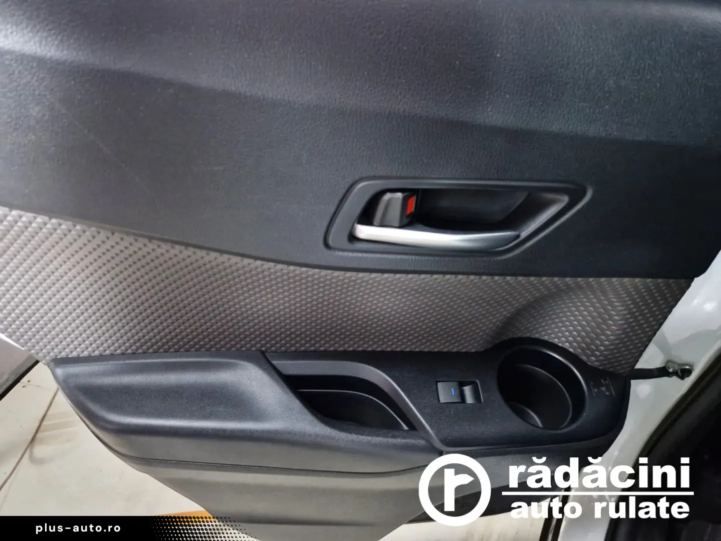 TOYOTA C-HR 2.0i HIBRID BI-TONE 152 CP