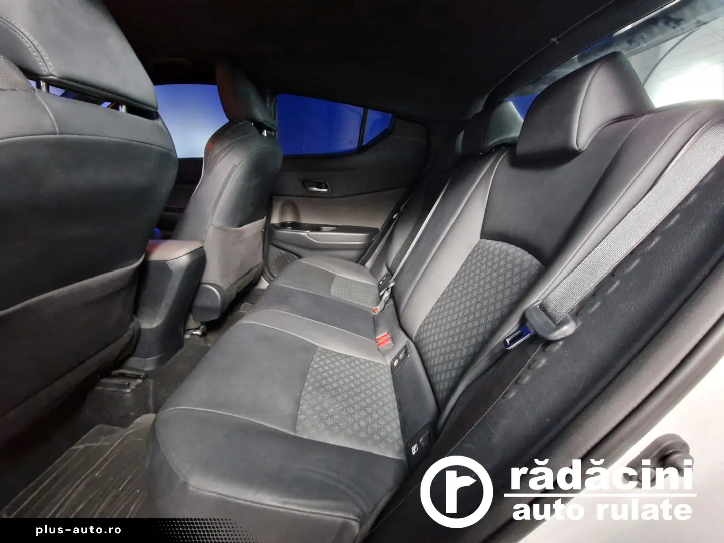 TOYOTA C-HR 2.0i HIBRID BI-TONE 152 CP