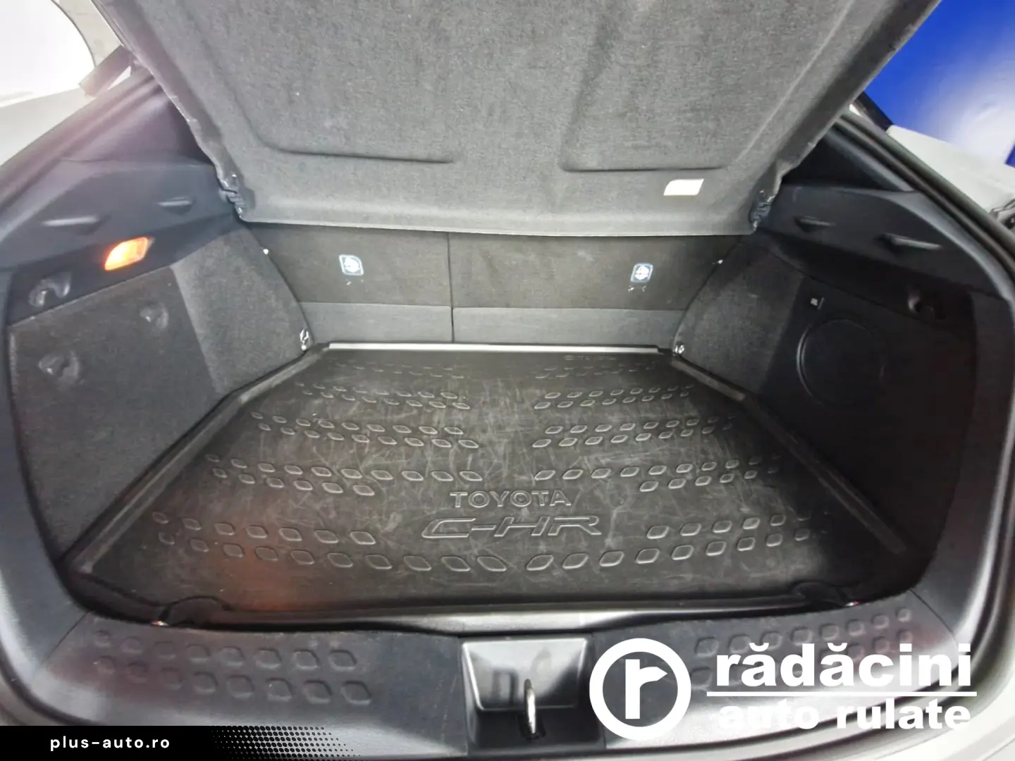 TOYOTA C-HR 2.0i HIBRID BI-TONE 152 CP