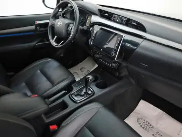 Hilux 2.8 D-4D Invincible DOKA Leder Nav ACC AHK