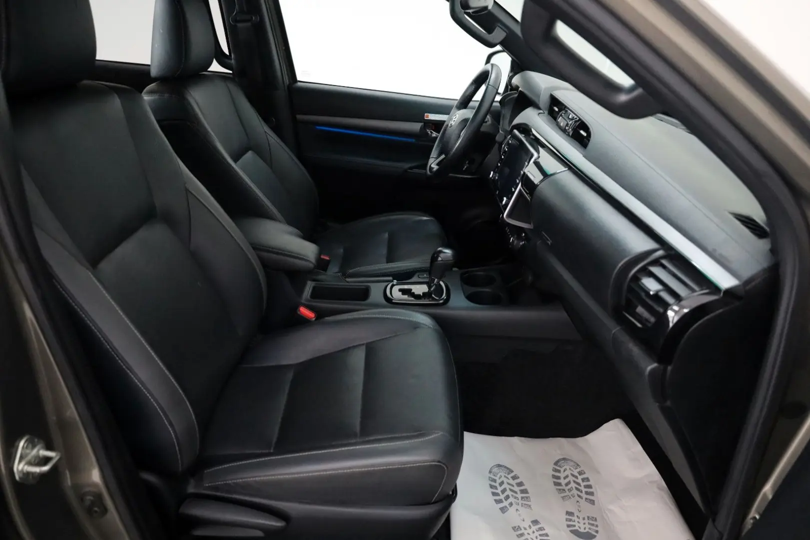 Hilux 2.8 D-4D Invincible DOKA Leder Nav ACC AHK