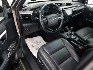 Hilux 2.8 D-4D Invincible DOKA Leder Nav ACC AHK