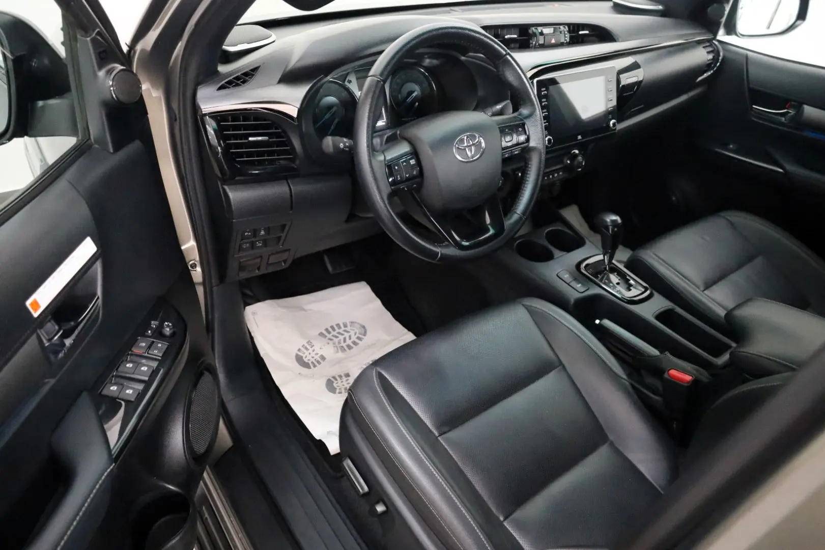 Hilux 2.8 D-4D Invincible DOKA Leder Nav ACC AHK