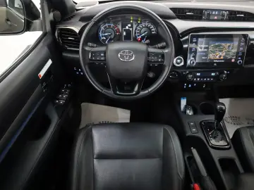 Hilux 2.8 D-4D Invincible DOKA Leder Nav ACC AHK
