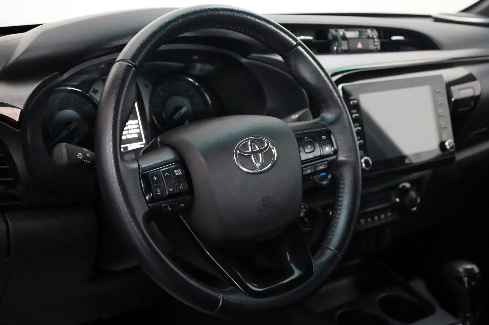 Hilux 2.8 D-4D Invincible DOKA Leder Nav ACC AHK