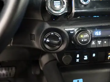 Hilux 2.8 D-4D Invincible DOKA Leder Nav ACC AHK