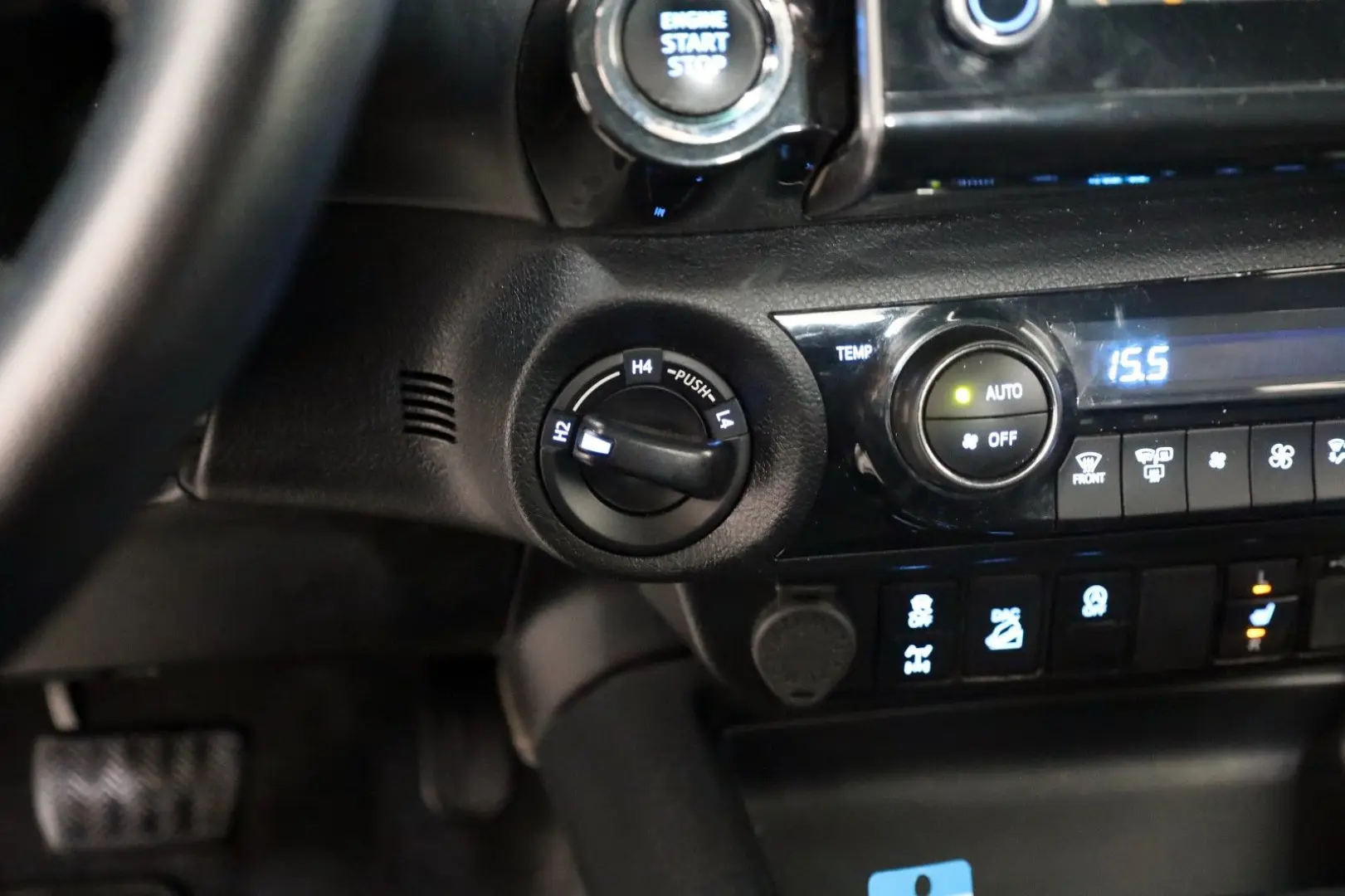 Hilux 2.8 D-4D Invincible DOKA Leder Nav ACC AHK